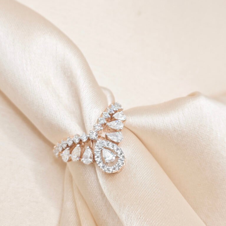 Imperial Dewdrop – Rose Gold V-Band Ring with Pear-Cut Lab-Grown Diamonds