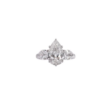 Celestial Droplet – Three-Stone Ring with Pear-Cut Lab-Grown Diamonds